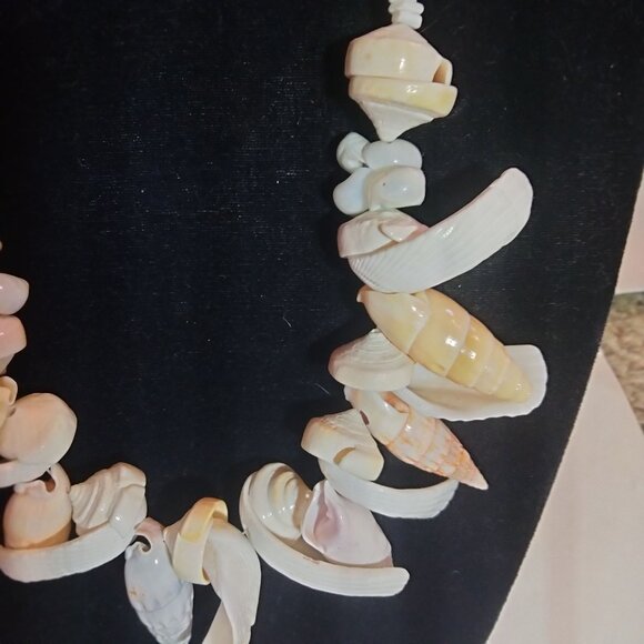 Shell Bead Necklace Assorted Natural White Puka Shells - Picture 6 of 8
